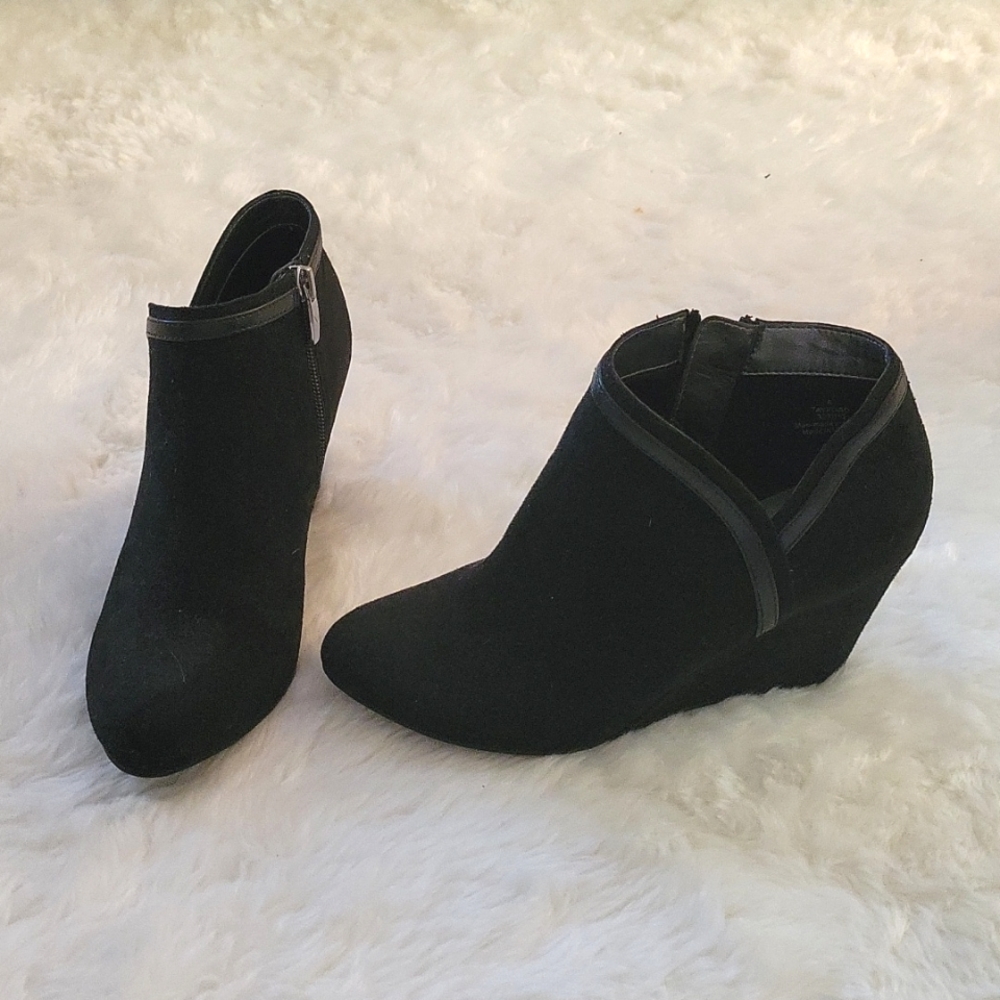Lauren Blackwell Classic wedge bootie